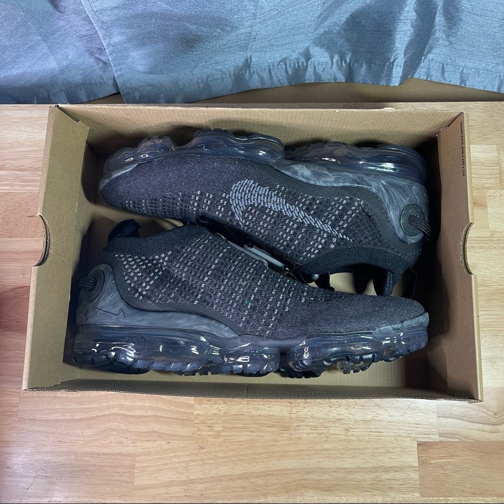 NEW Nike Air Vapormax 2020 Flyknit CJ6740-002 Size 11.5 - Picture 6 of 7